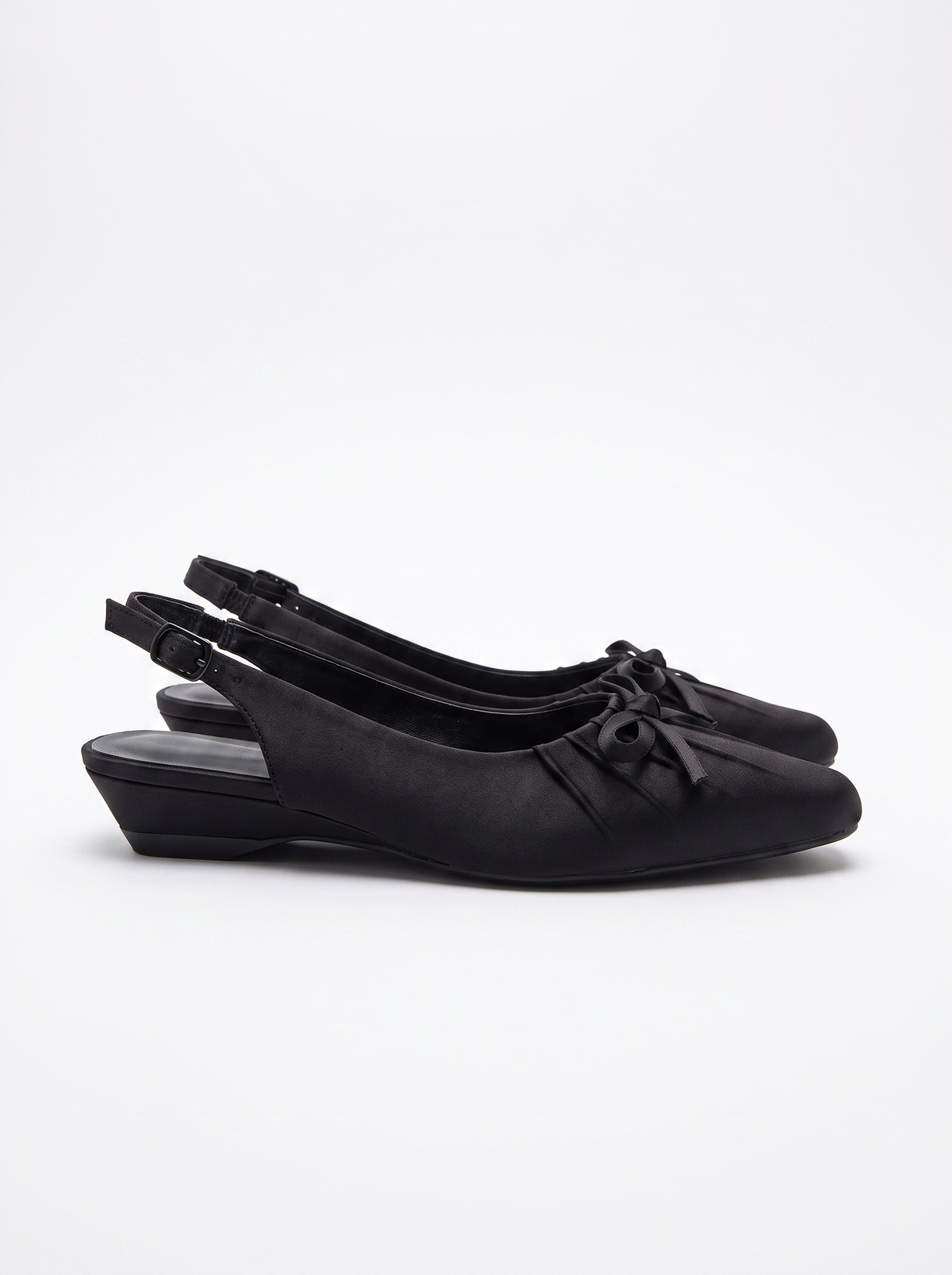 Zapatos Cammie destalonados con lazo y tacón kitten