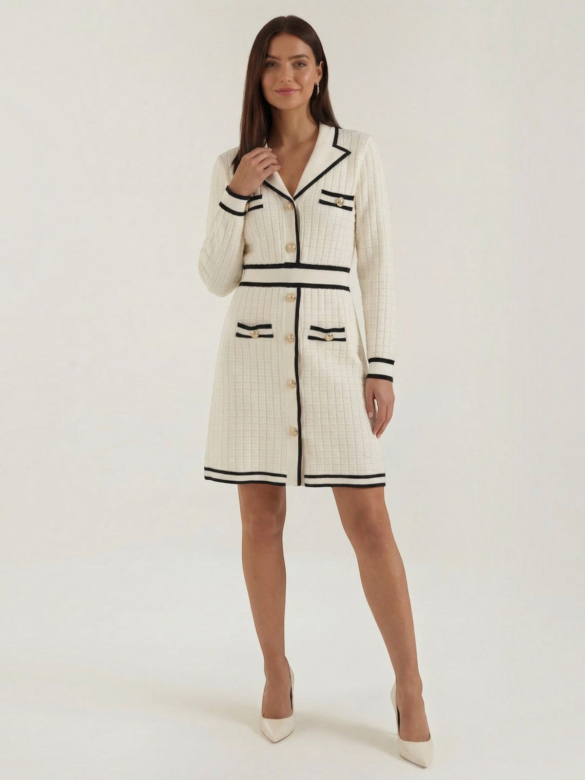 Vestido Corto Ribete Contraste Botones
