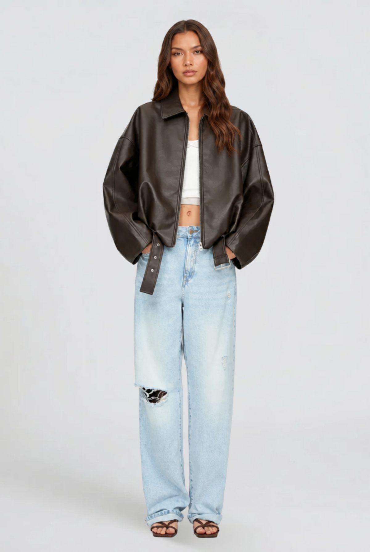 Cazadora de Cuero Mujer Oversize con Cinturón y Mangas Amplias - Vista 2