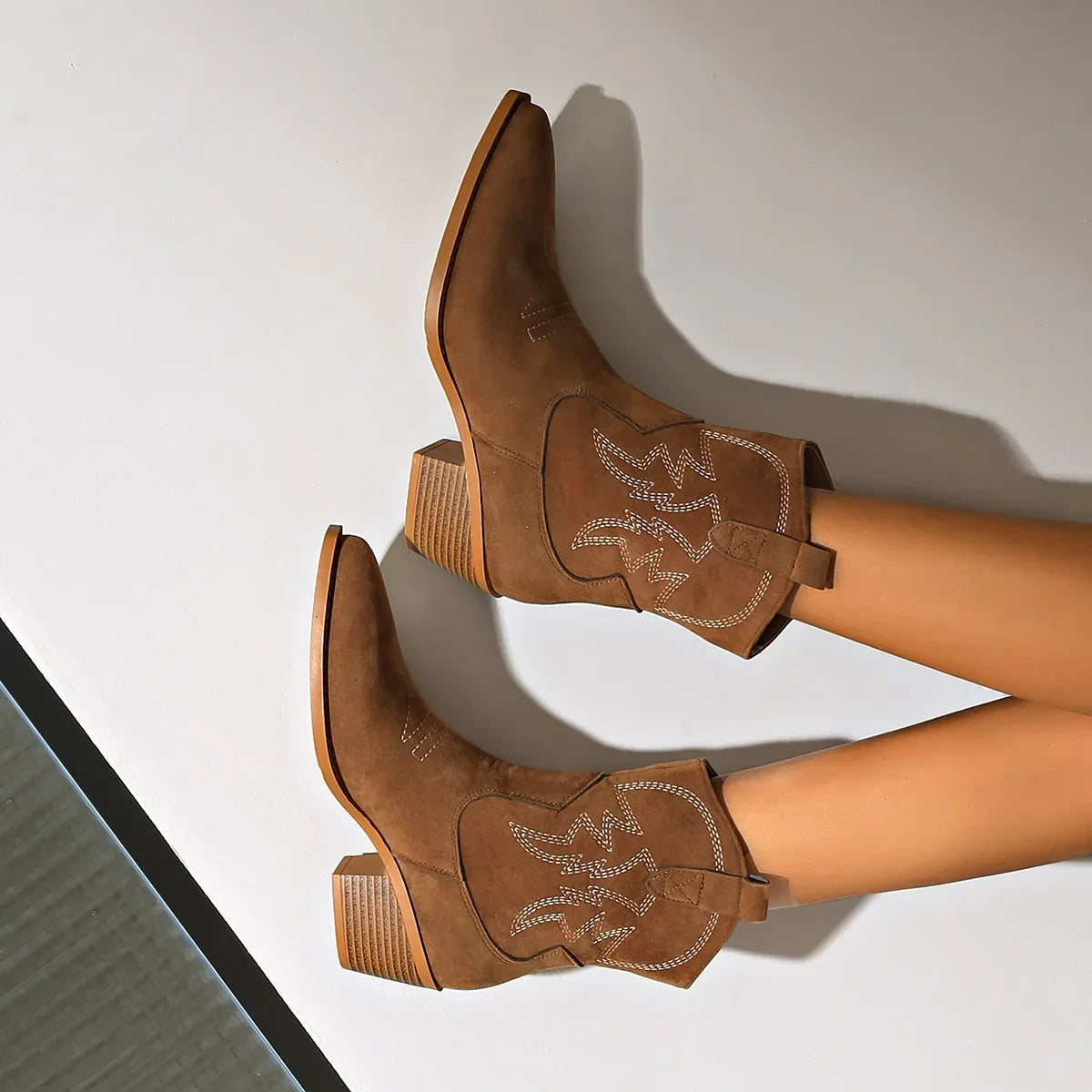 Botas Cowboy Mujer Camperas de Ante Bordadas Tacón Bajo