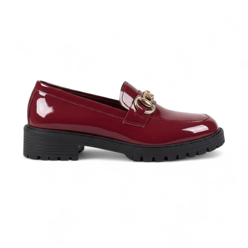 Mocasines con Cadena Mujer de Charol Brillante y Tacón Bajo