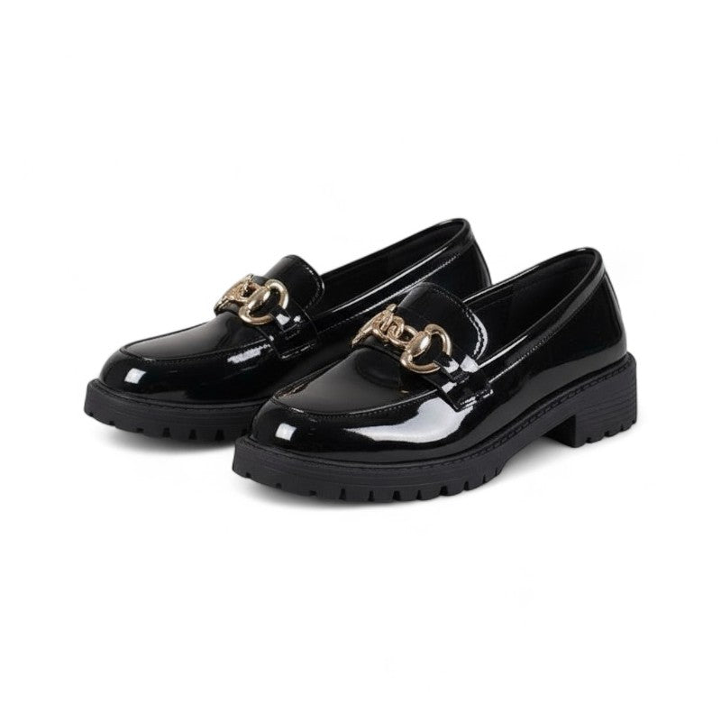 Mocasines con Cadena Mujer de Charol Brillante y Tacón Bajo