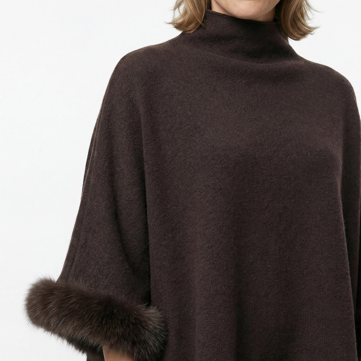 Capa Poncho Oversize con Cuello Alto