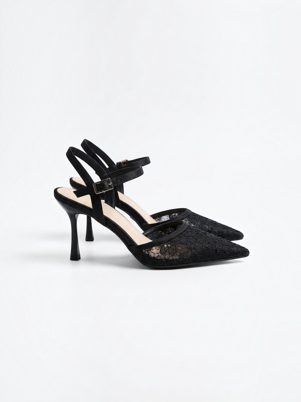 Zapatos destalonados Jessara de encaje y punta fina