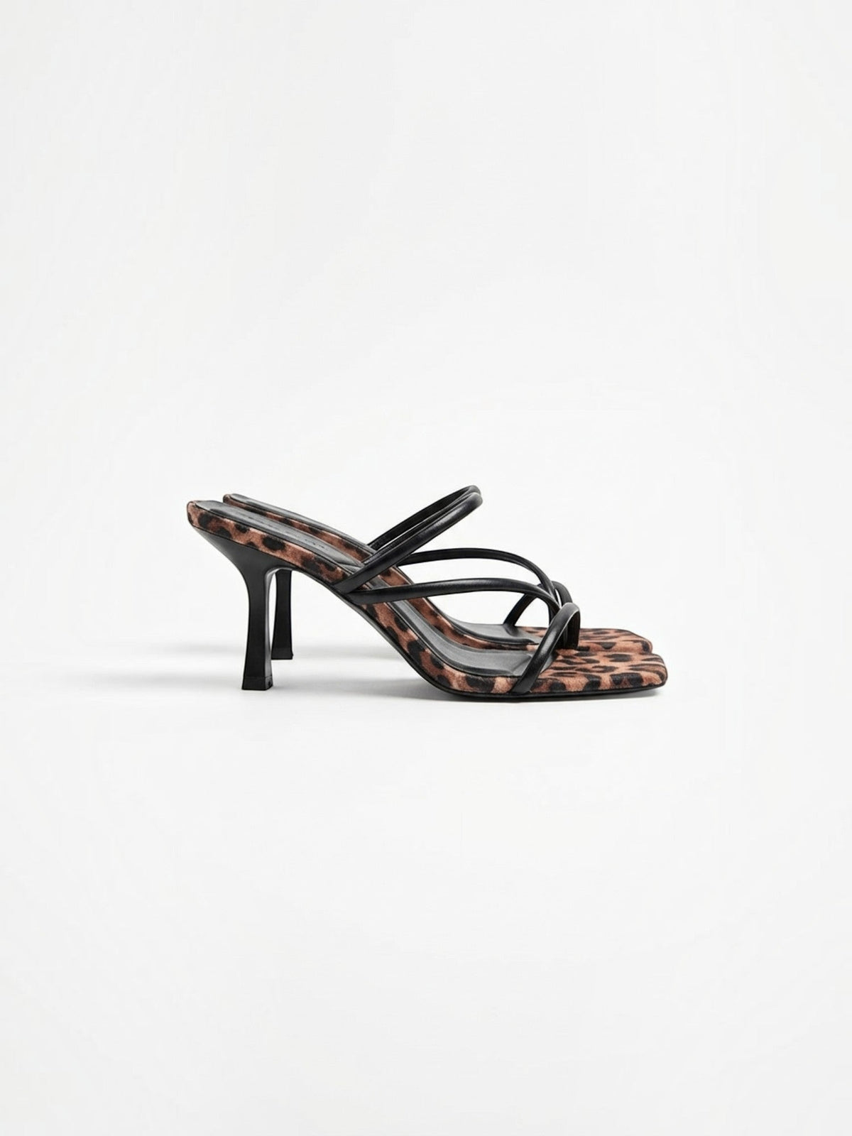 Sandalias mule Delphine de tiras finas y tacón curvo