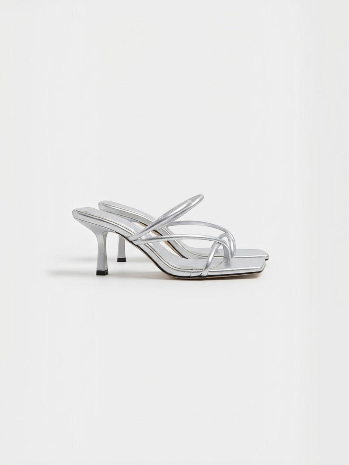 Sandalias mule Delphine de tiras finas y tacón curvo