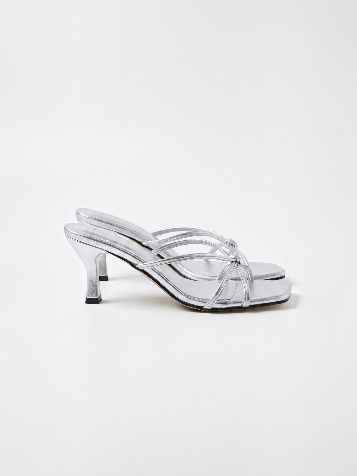 Sandalias Christina de Tiras Cruzadas y Tacón Kitten