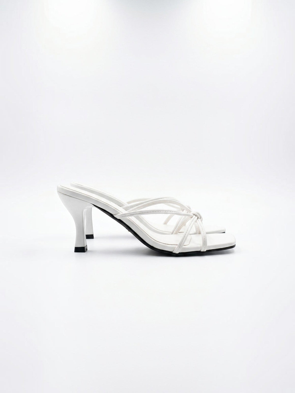 Sandalias Christina de Tiras Cruzadas y Tacón Kitten