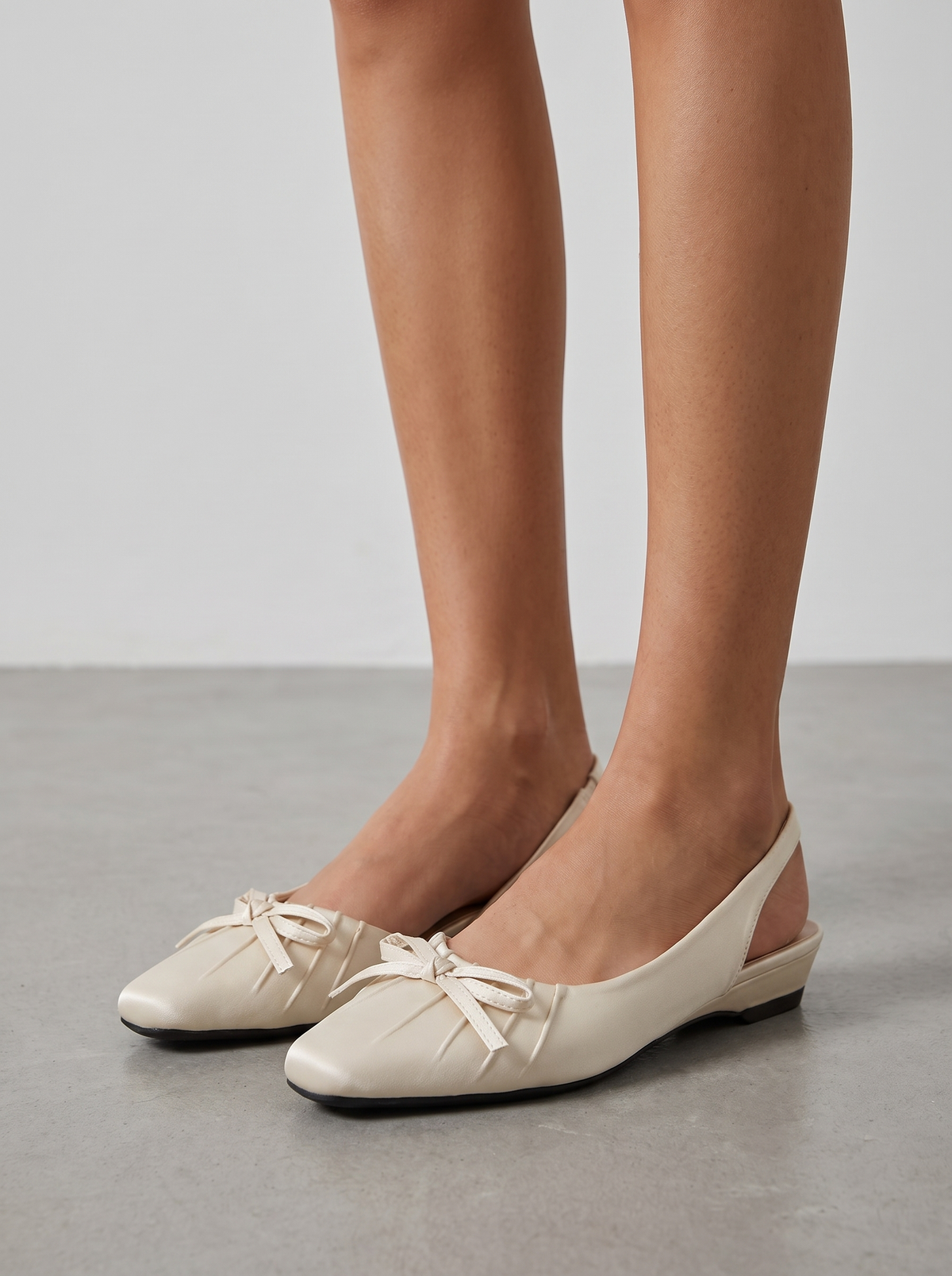 Zapatos Cammie destalonados con lazo y tacón kitten