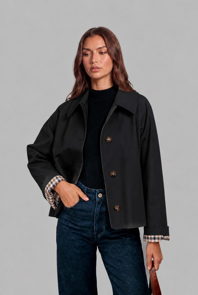 Trench Mujer Corto Boxy con Forro de Cuadros y Botones Grandes - Vista 13