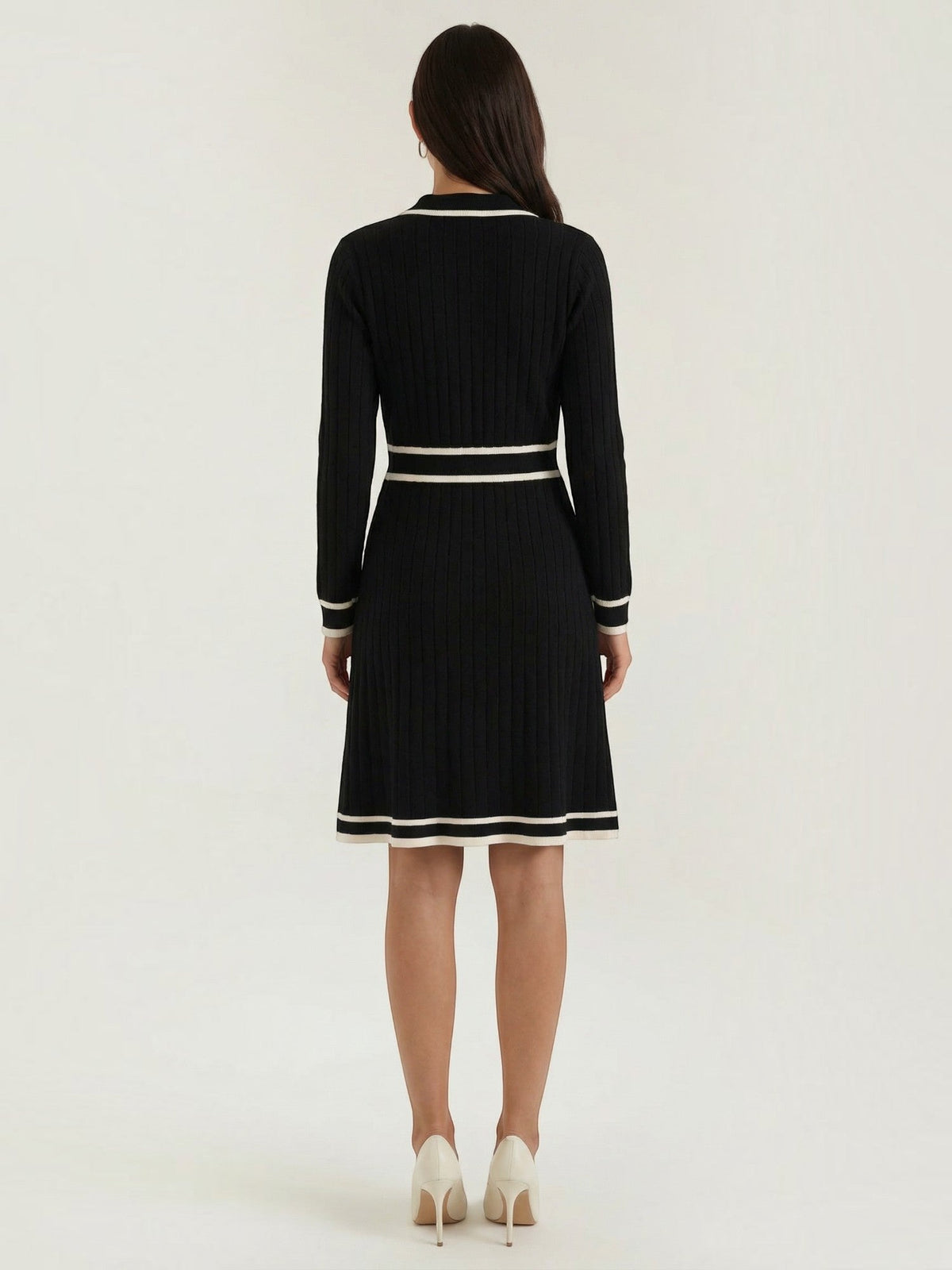 Vestido Corto Ribete Contraste Botones
